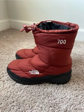 The North Face Rust Red 700 Insulated Puff Booties size 7